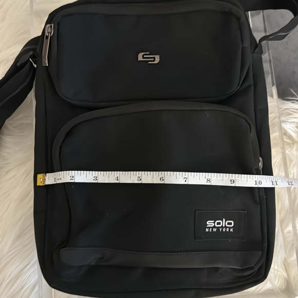 Solo New York Ludlow Universal Tablet Sling Bag - Picture 7 of 8